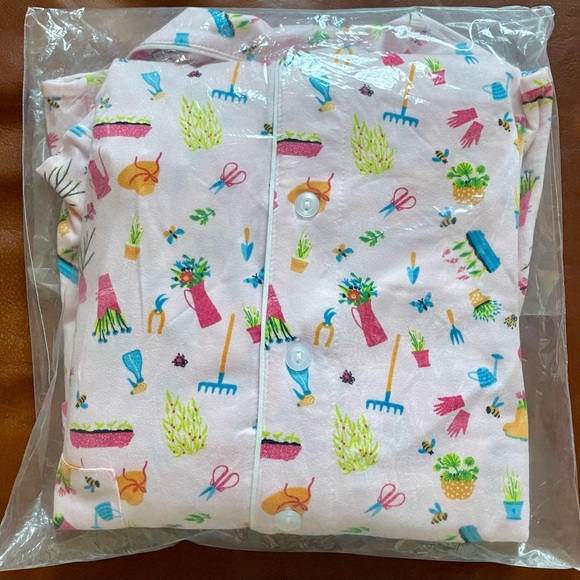 BNWT! Unbranded Sample, “the garden club” short sleeve, capri, PJs, pale pink - Picture 2 of 13